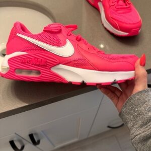 Women’s Nike Max.  Size 8.5, but it fits like a 7.5.  Never worn.